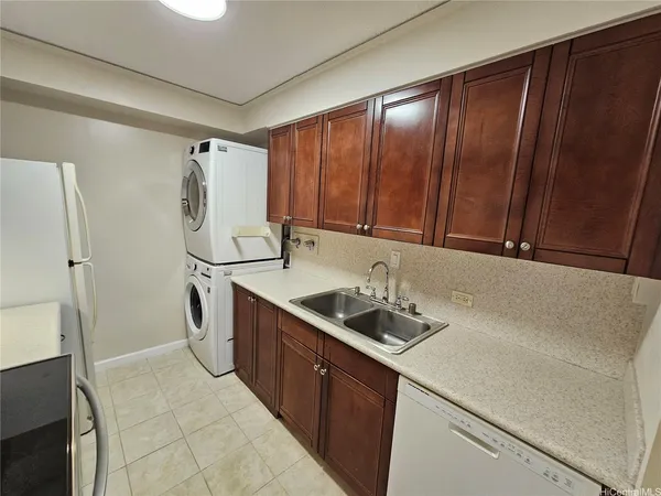 $2,100 | 2029 Nuuanu Avenue, Unit 504, Honolulu, HI 96817