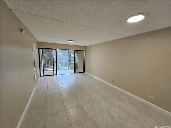 $2,100 | 2029 Nuuanu Avenue, Unit 504, Honolulu, HI 96817