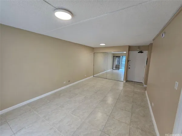 $2,100 | 2029 Nuuanu Avenue, Unit 504, Honolulu, HI 96817