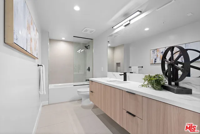 $950,000 | 321 South Oxford Avenue, Unit 303, Los Angeles, CA 90020