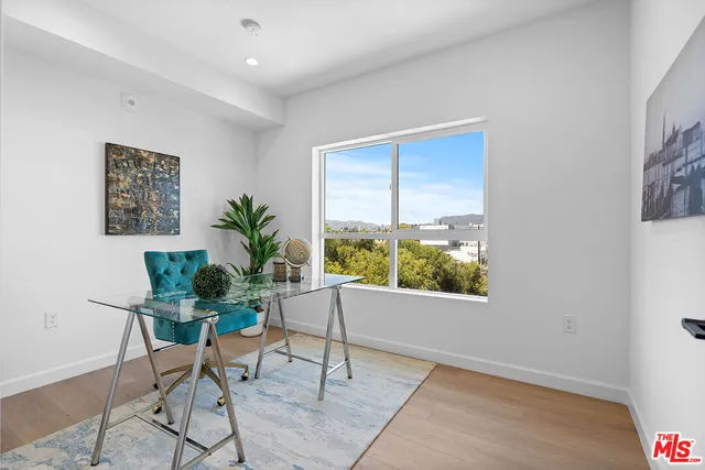 $950,000 | 321 South Oxford Avenue, Unit 303, Los Angeles, CA 90020
