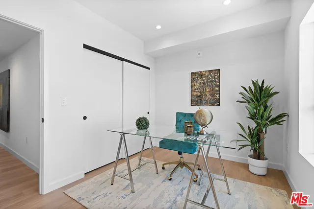 $950,000 | 321 South Oxford Avenue, Unit 303, Los Angeles, CA 90020