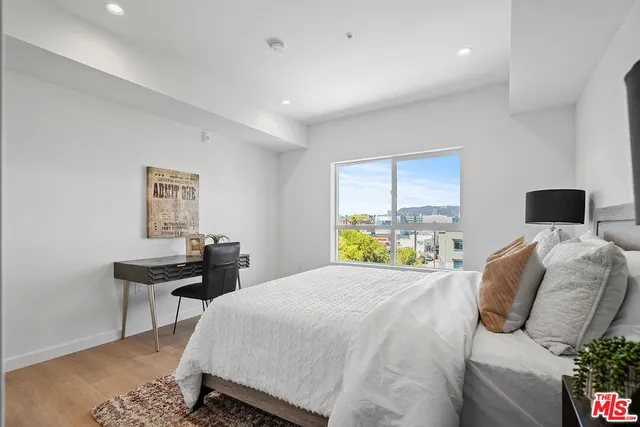 $950,000 | 321 South Oxford Avenue, Unit 303, Los Angeles, CA 90020