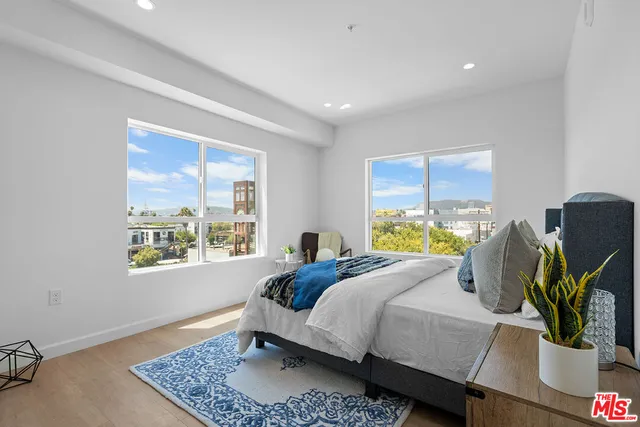 $950,000 | 321 South Oxford Avenue, Unit 303, Los Angeles, CA 90020