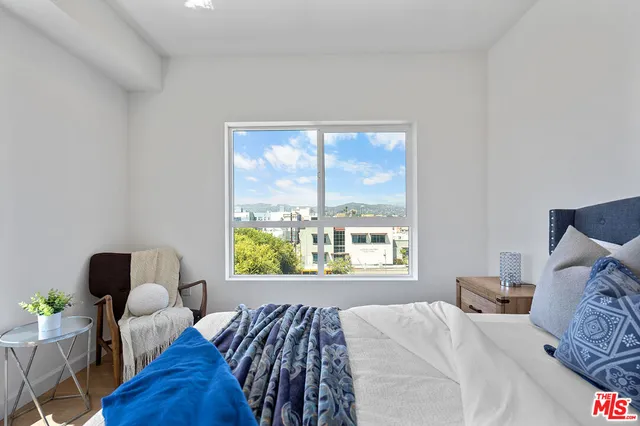 $950,000 | 321 South Oxford Avenue, Unit 303, Los Angeles, CA 90020