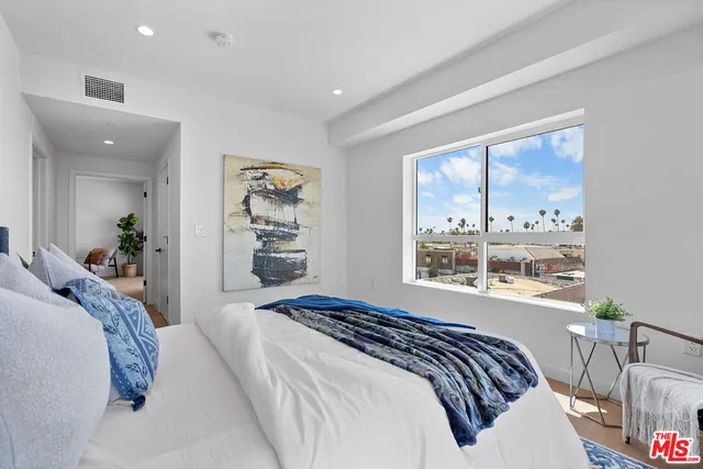 $950,000 | 321 South Oxford Avenue, Unit 303, Los Angeles, CA 90020