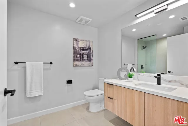 $950,000 | 321 South Oxford Avenue, Unit 303, Los Angeles, CA 90020