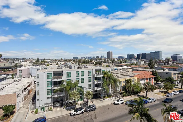 $950,000 | 321 South Oxford Avenue, Unit 303, Los Angeles, CA 90020