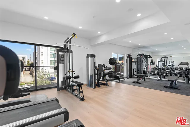 $950,000 | 321 South Oxford Avenue, Unit 303, Los Angeles, CA 90020