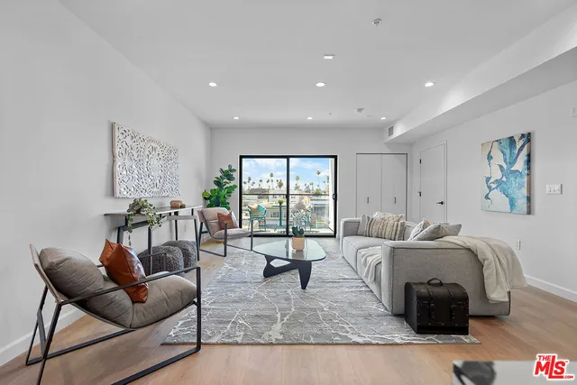 $950,000 | 321 South Oxford Avenue, Unit 303, Los Angeles, CA 90020