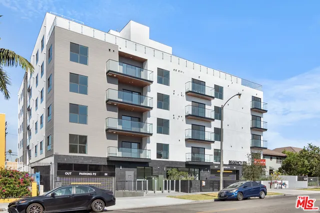 $950,000 | 321 South Oxford Avenue, Unit 303, Los Angeles, CA 90020