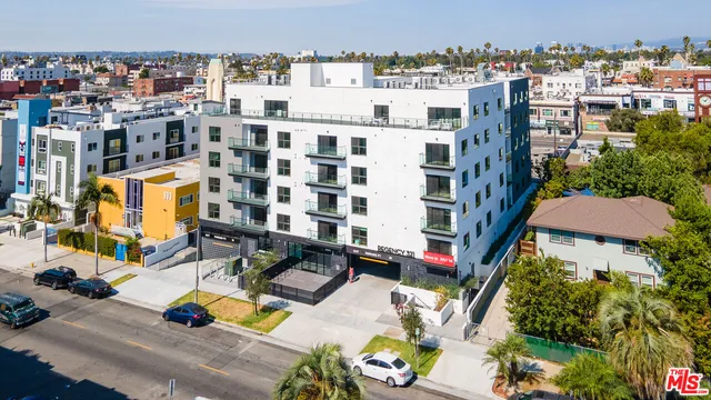 $950,000 | 321 South Oxford Avenue, Unit 303, Los Angeles, CA 90020
