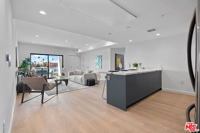 $950,000 | 321 South Oxford Avenue, Unit 303, Los Angeles, CA 90020