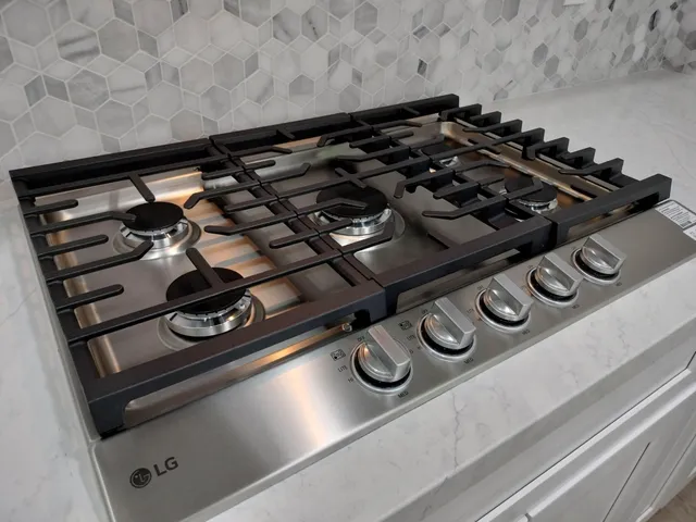 a view of a back yard