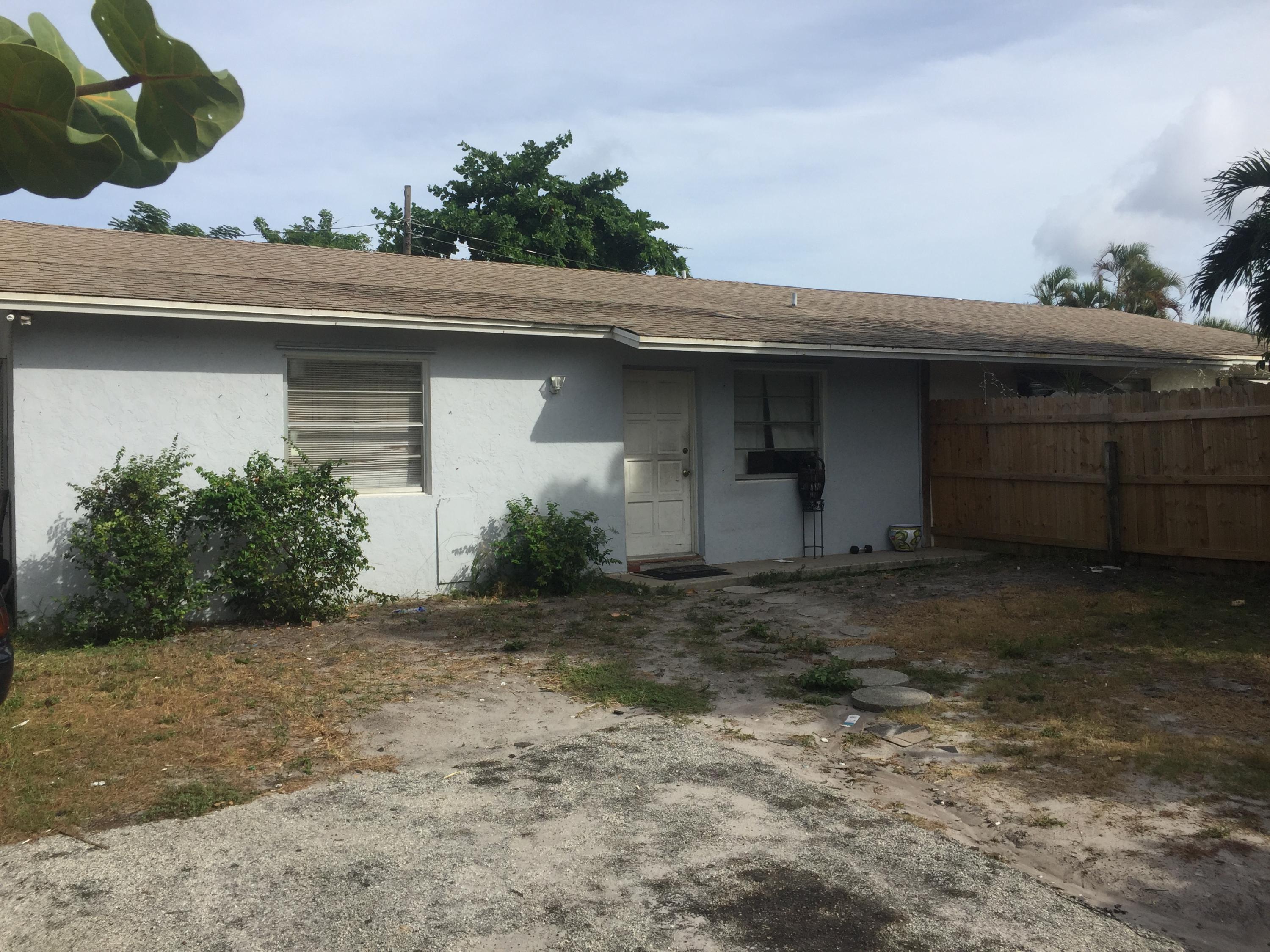 7786 Overlook Road Lake Worth, FL 33462 - Photo 2 of 10 2 FRONT