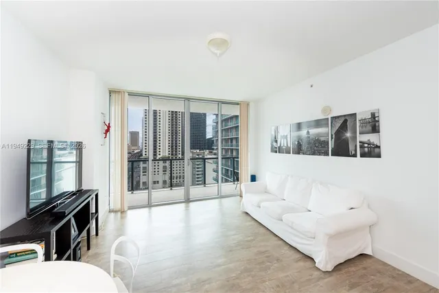 $2,900 | 79 Southwest 12th Street, Unit 1911S, Miami, FL 33130