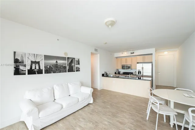 $2,900 | 79 Southwest 12th Street, Unit 1911S, Miami, FL 33130