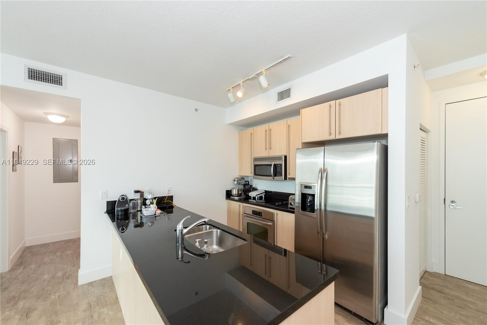79 Southwest 12th Street, Unit 1911S Miami, FL 33130 - Photo 9 of 28