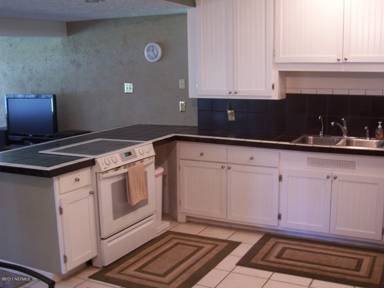630 Glynlea Road Jacksonville, FL 32216 - Photo 2 of 19 ROOMY KITCHEN