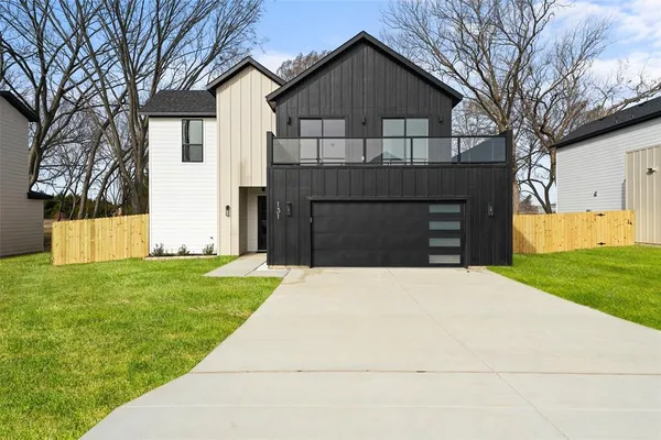 $438,900 | 131 Lakeshore Lane, Glenn Heights, TX 75154