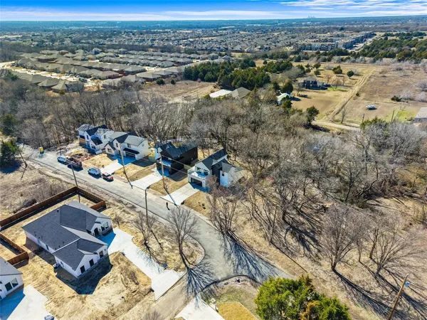 $438,900 | 131 Lakeshore Lane, Glenn Heights, TX 75154