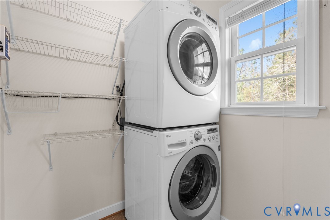 2110 Chaucer Court Aylett, VA 23009 - Photo 23 of 40 a utility room with dryer and washer