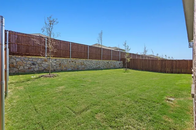 $2,300 | 2140 Hunter Lane, Anna, TX 75409