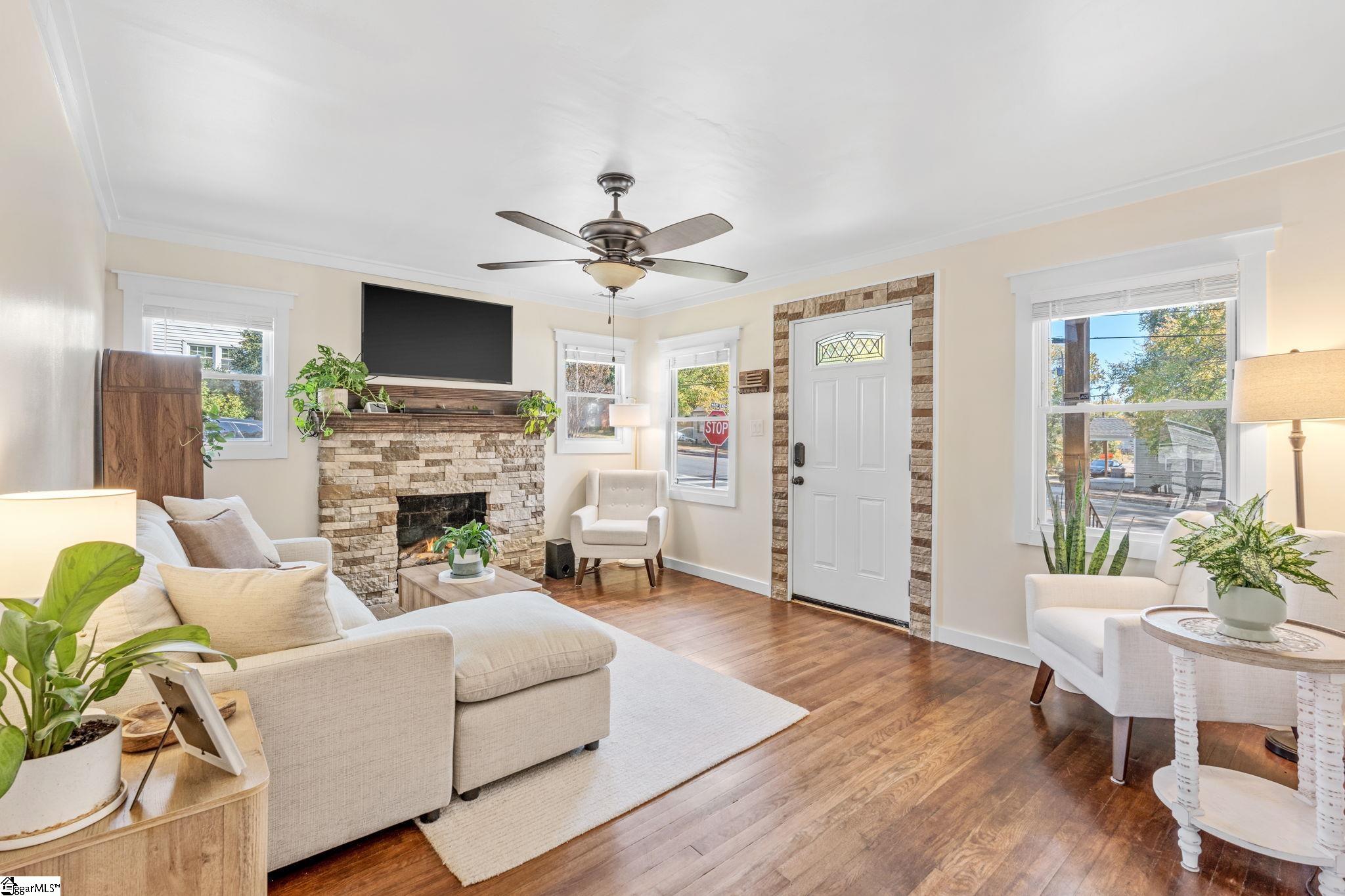 623 Perry Road Greenville, SC 29609 - Photo 3 of 34 Gallery Image 3