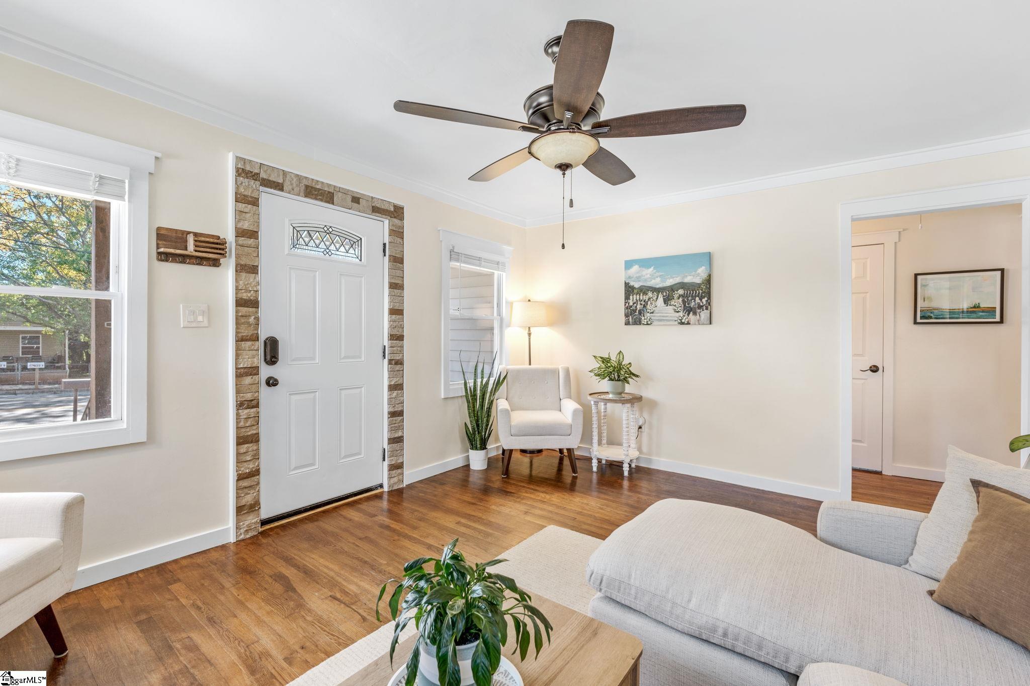 623 Perry Road Greenville, SC 29609 - Photo 4 of 34 Gallery Image 4