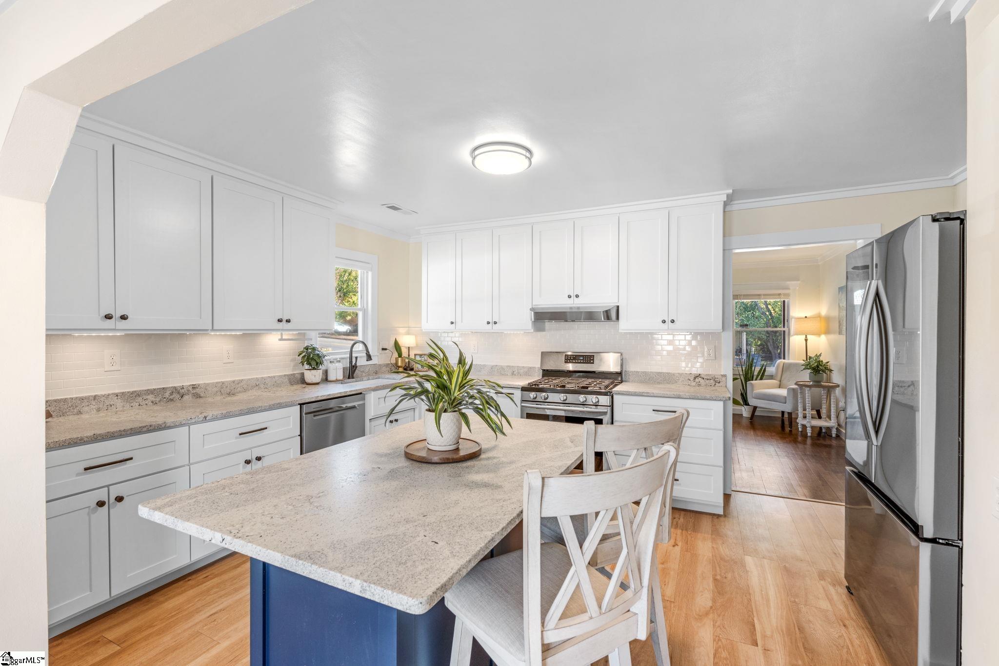 623 Perry Road Greenville, SC 29609 - Photo 7 of 34 Gallery Image 7