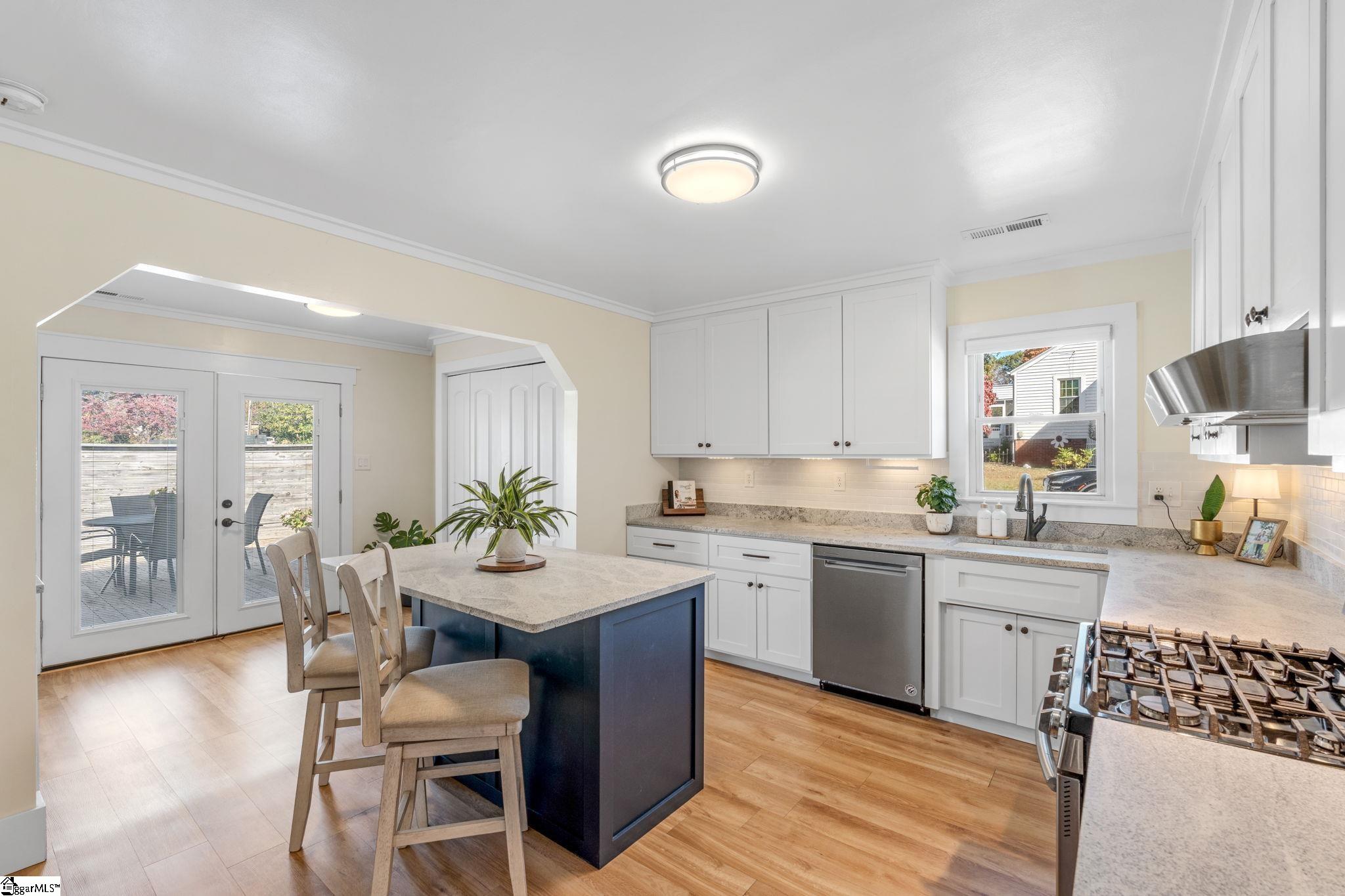 623 Perry Road Greenville, SC 29609 - Photo 10 of 34 Gallery Image 10