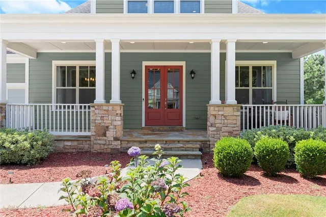 a view of a house with backyard and porch