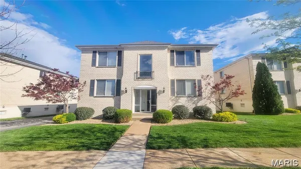 $189,900 | 12586 Chardin Place, Unit 4, St. Louis, MO 63128