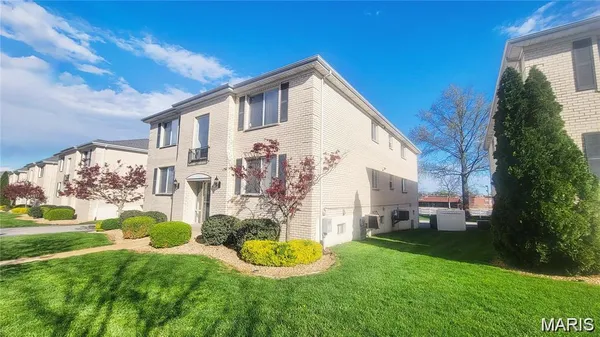 $185,900 | 12586 Chardin Place, Unit 4, St. Louis, MO 63128