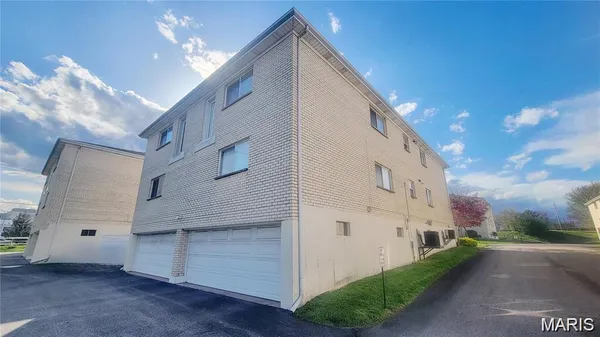 $185,900 | 12586 Chardin Place, Unit 4, St. Louis, MO 63128