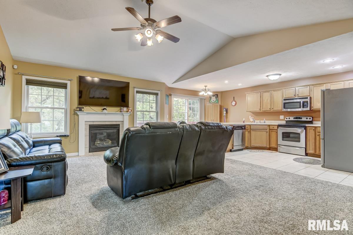 3008 Andy Road Springfield, IL 62702 - Photo 2 of 35