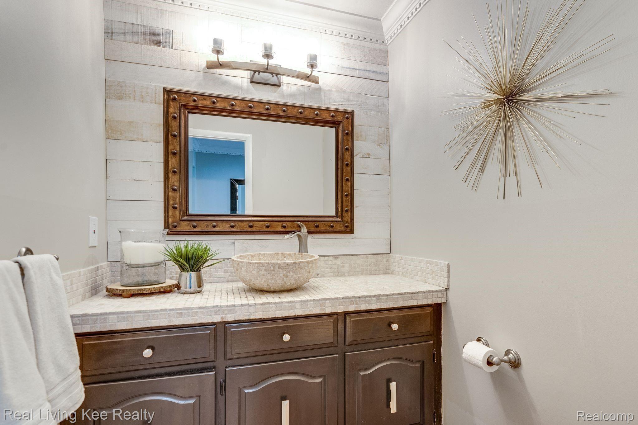 1802 North Kilburn Road Rochester, MI 48306 - Photo 18 of 35 half bath.jpeg