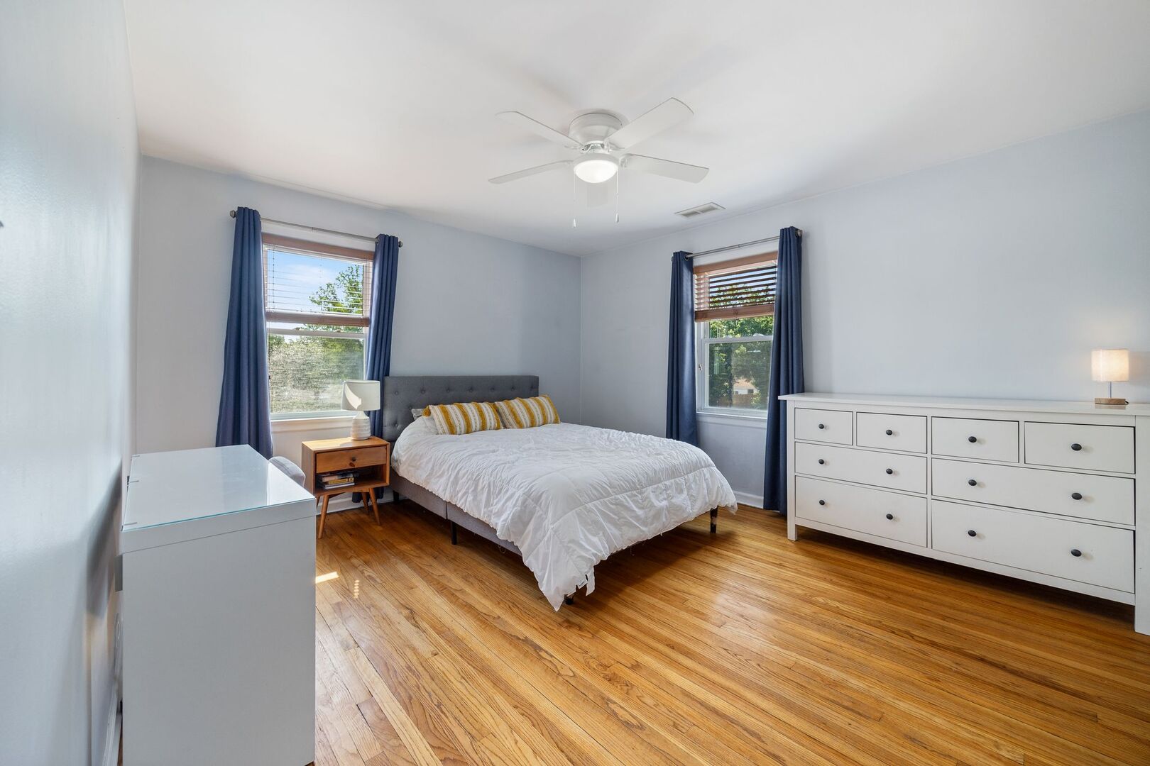 5300 West Foster Avenue Chicago, IL 60630 - Photo 15 of 27 a bedroom with a bed and a dresser