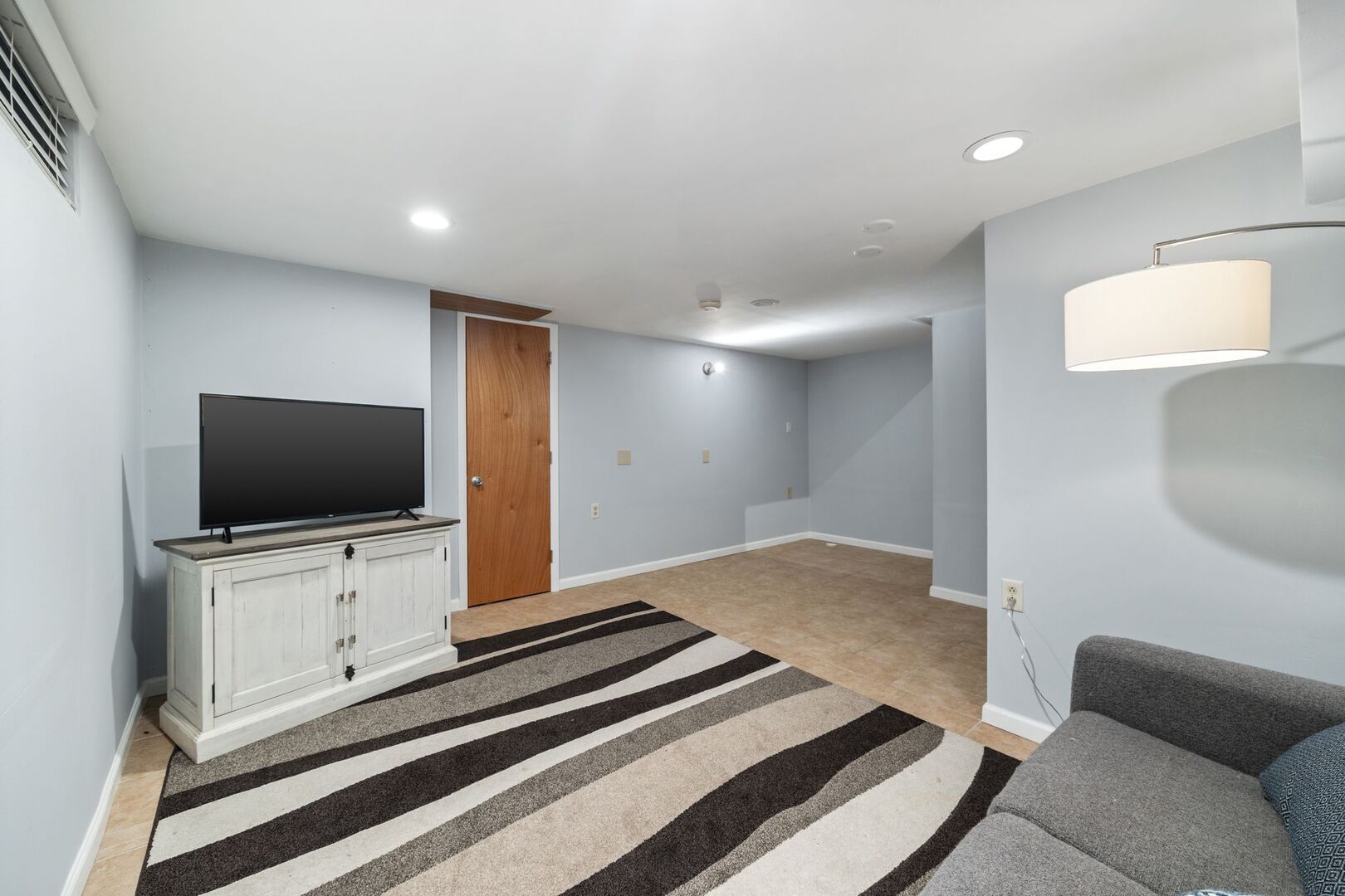 5300 West Foster Avenue Chicago, IL 60630 - Photo 16 of 27 a living room with furniture and a flat screen tv