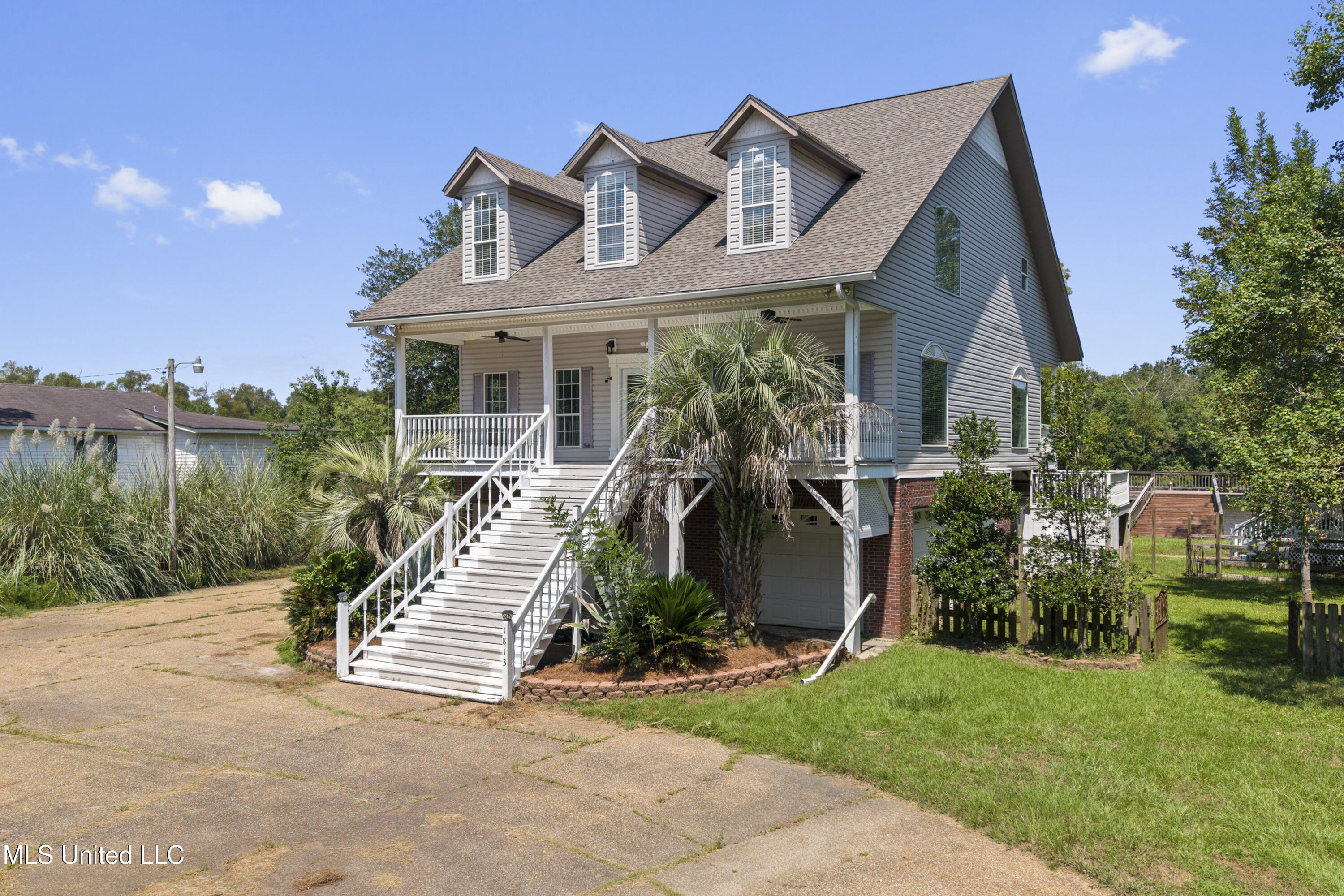 1813 Pascagoula River Road Moss Point, MS 39562 - Photo 1 of 59 001