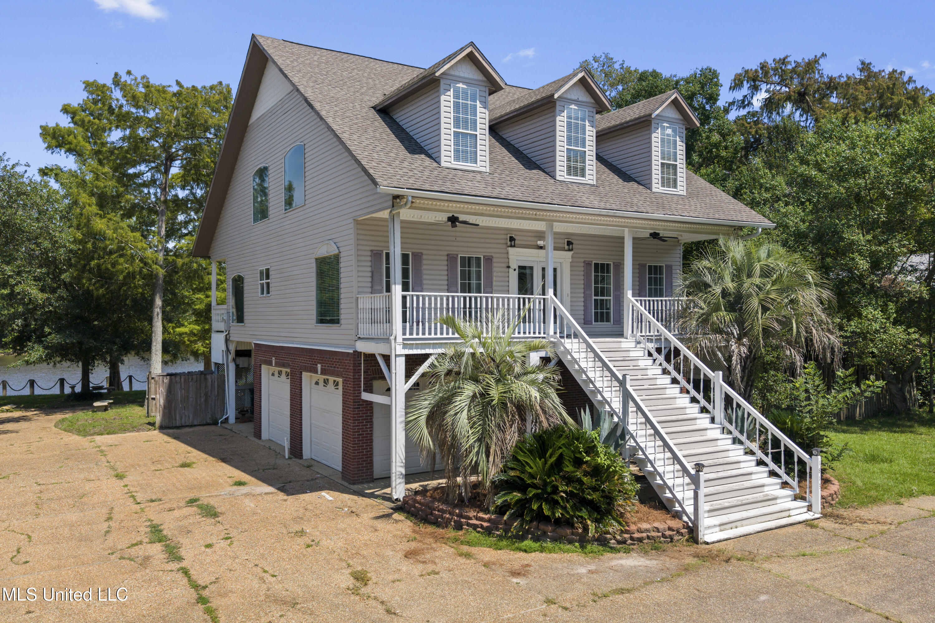 1813 Pascagoula River Road Moss Point, MS 39562 - Photo 2 of 59 004