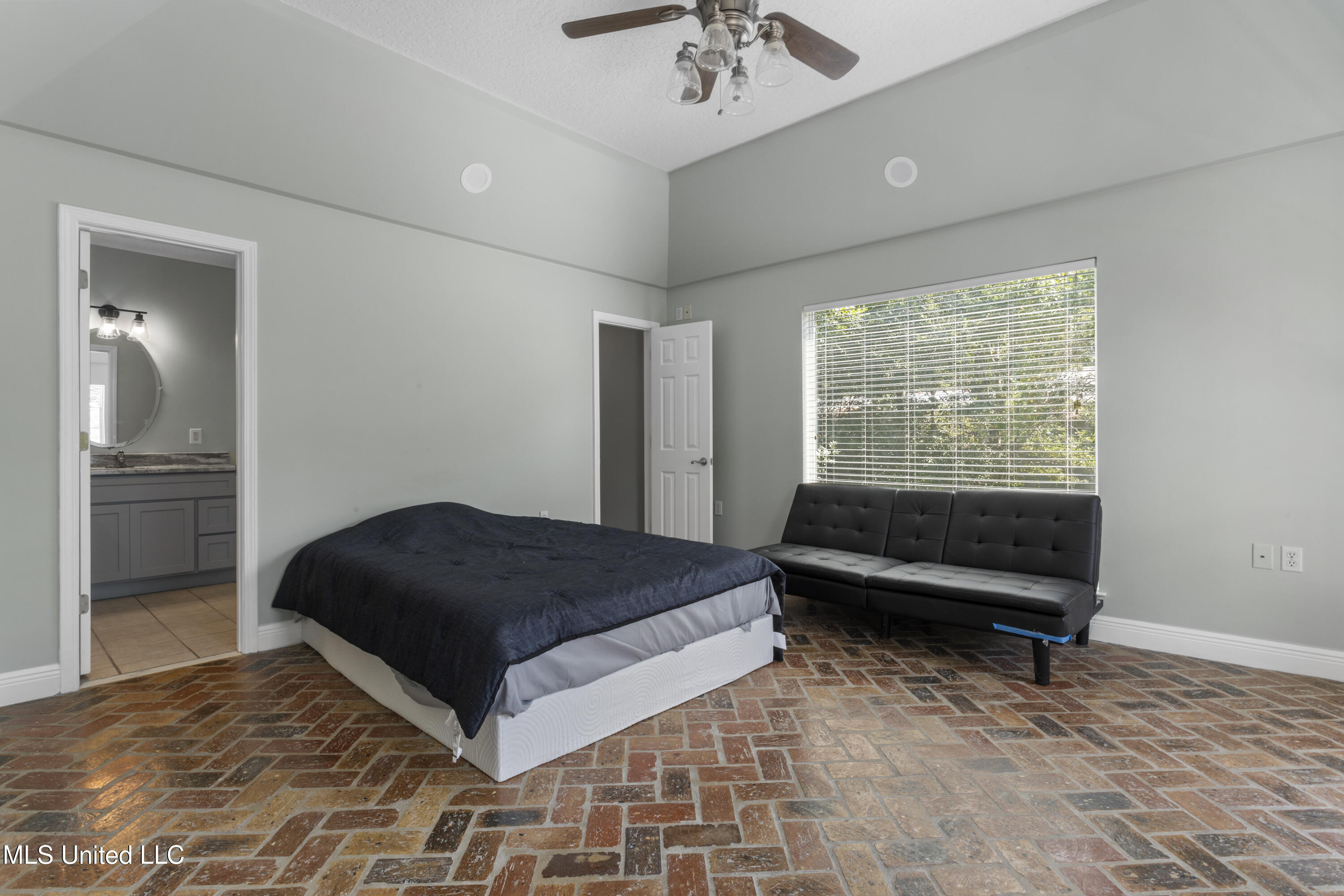 1813 Pascagoula River Road Moss Point, MS 39562 - Photo 22 of 59 024