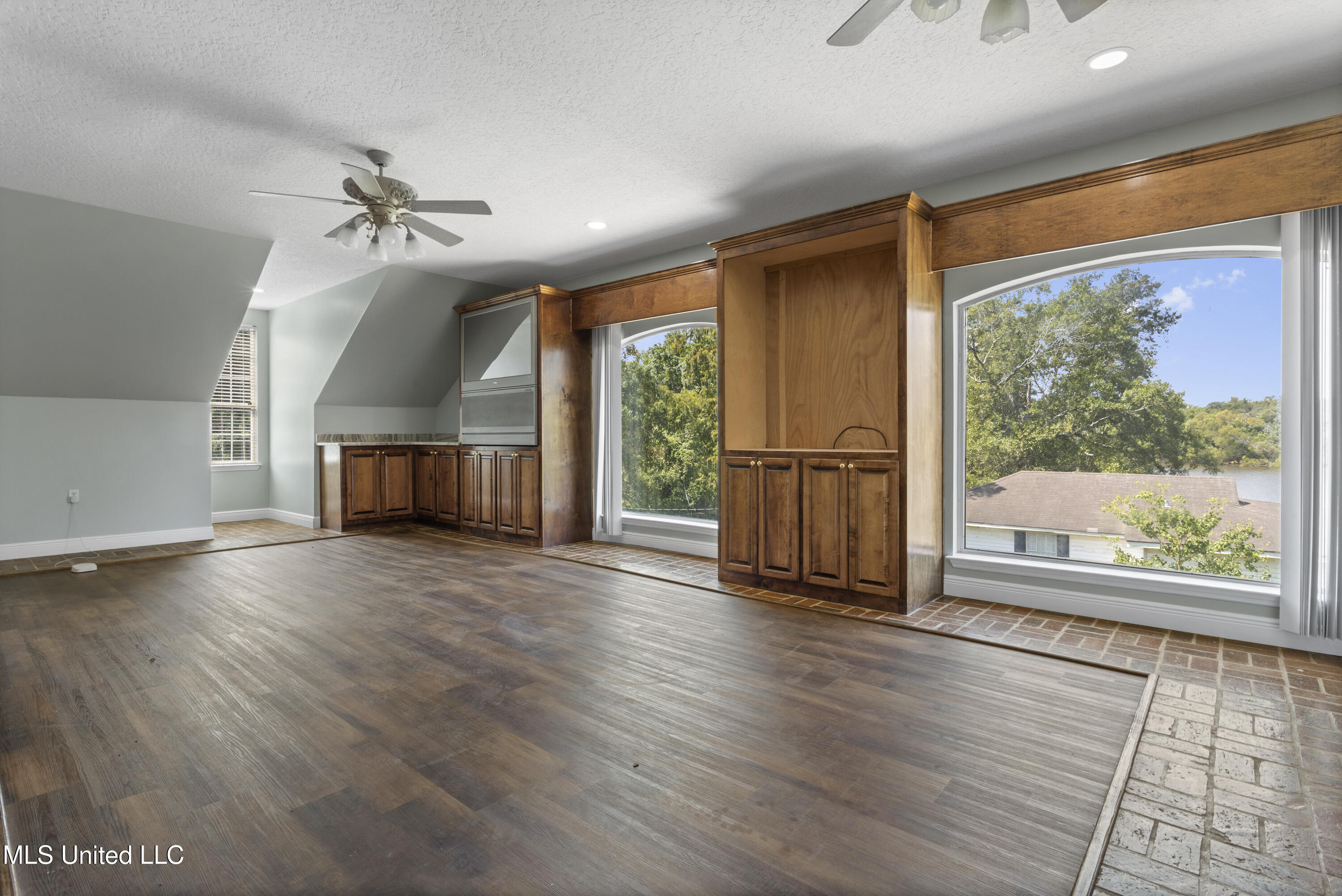 1813 Pascagoula River Road Moss Point, MS 39562 - Photo 30 of 59 032