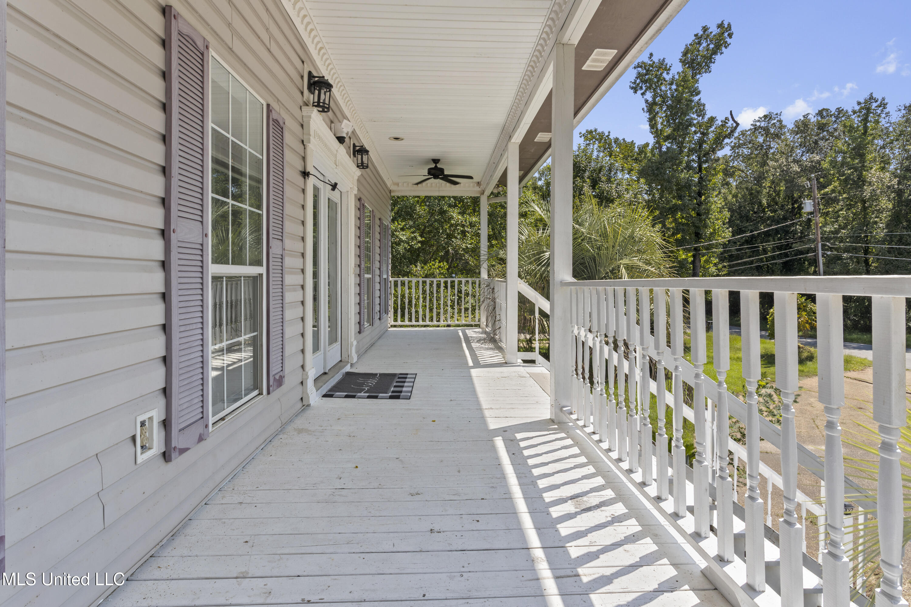 1813 Pascagoula River Road Moss Point, MS 39562 - Photo 3 of 59 005