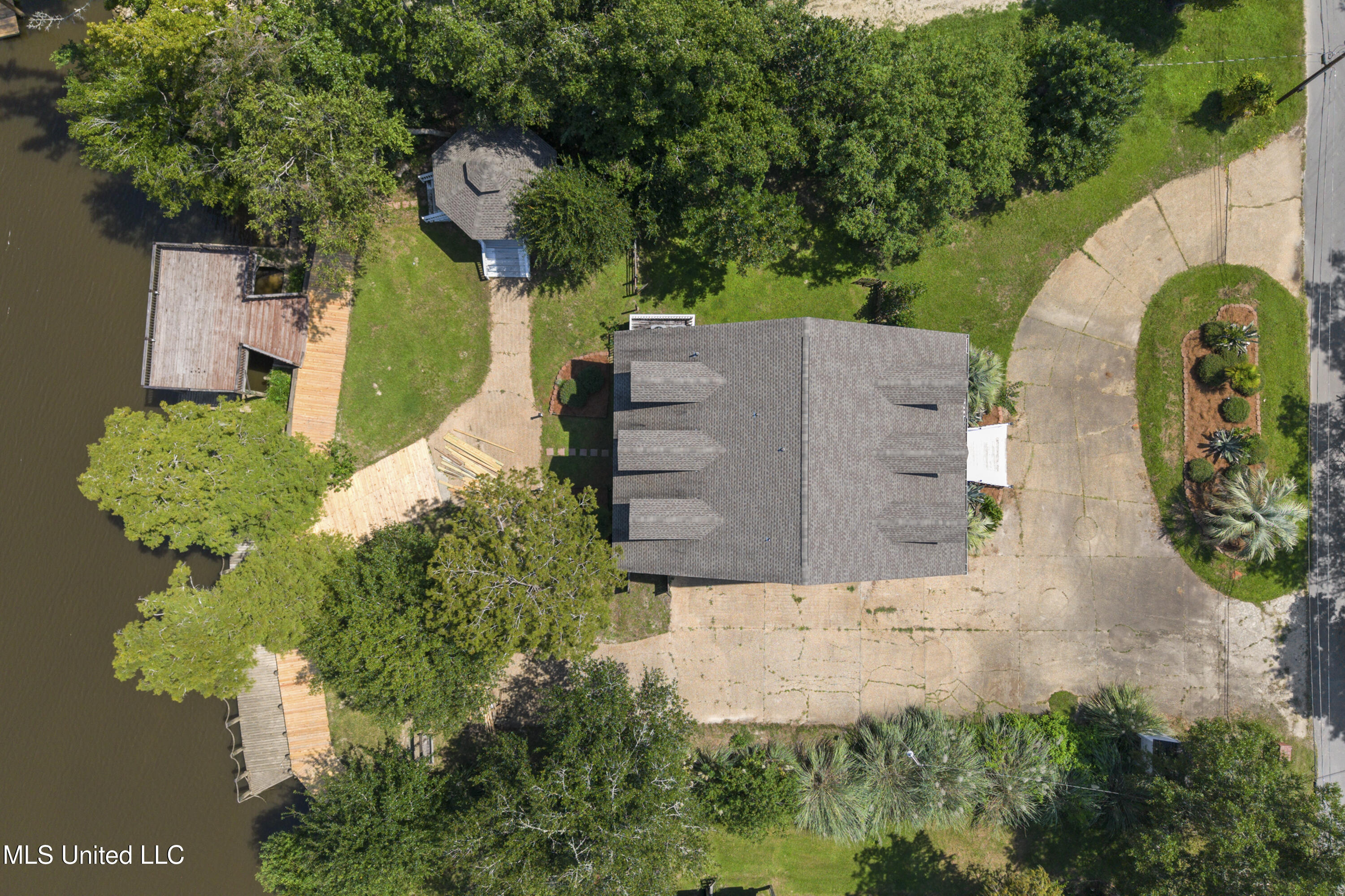 1813 Pascagoula River Road Moss Point, MS 39562 - Photo 54 of 59 056