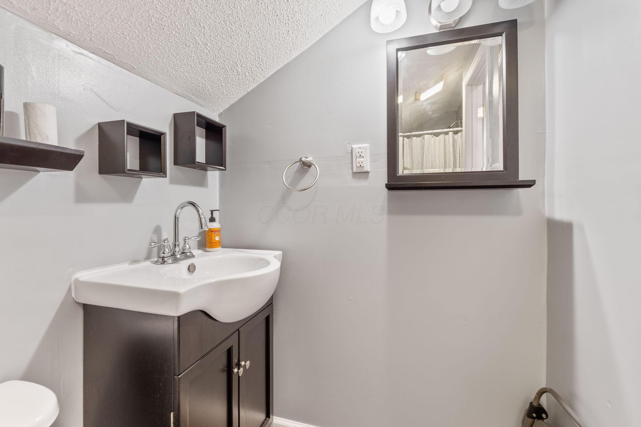 7758 Darby Creek Road Orient, OH 43146 - Photo 55 of 74 7758 Darby creek rd (Interior)-52