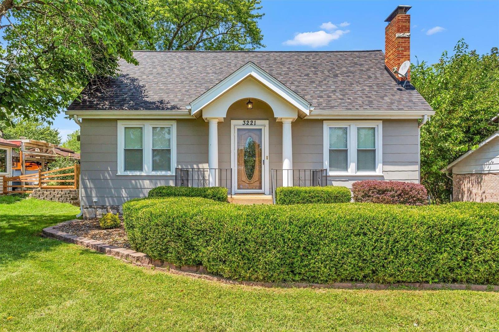 3221 Ringer Road St. Louis, MO 63125 - Photo 1 of 24 Gallery Image 1