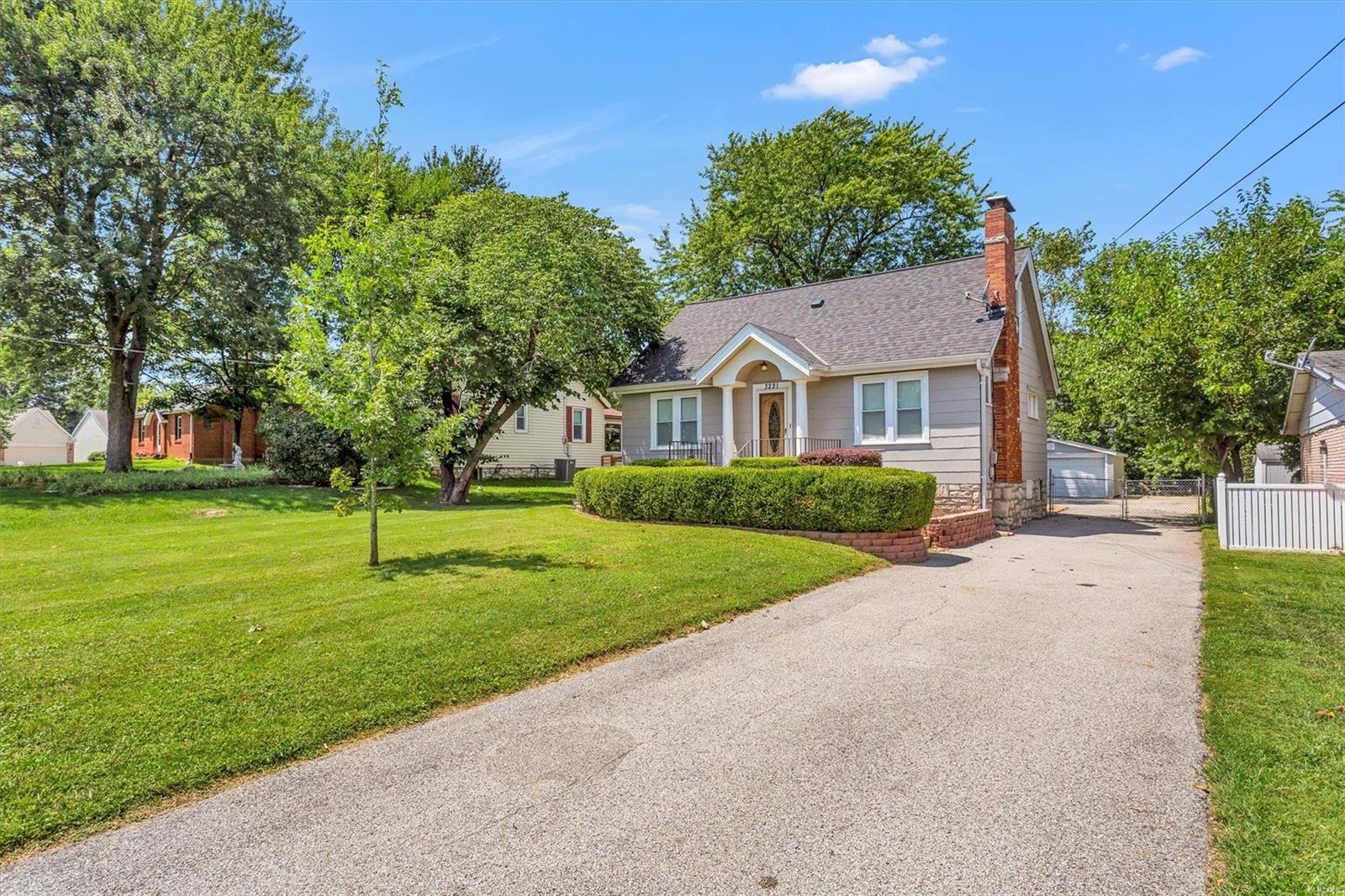 3221 Ringer Road St. Louis, MO 63125 - Photo 2 of 24 Gallery Image 2