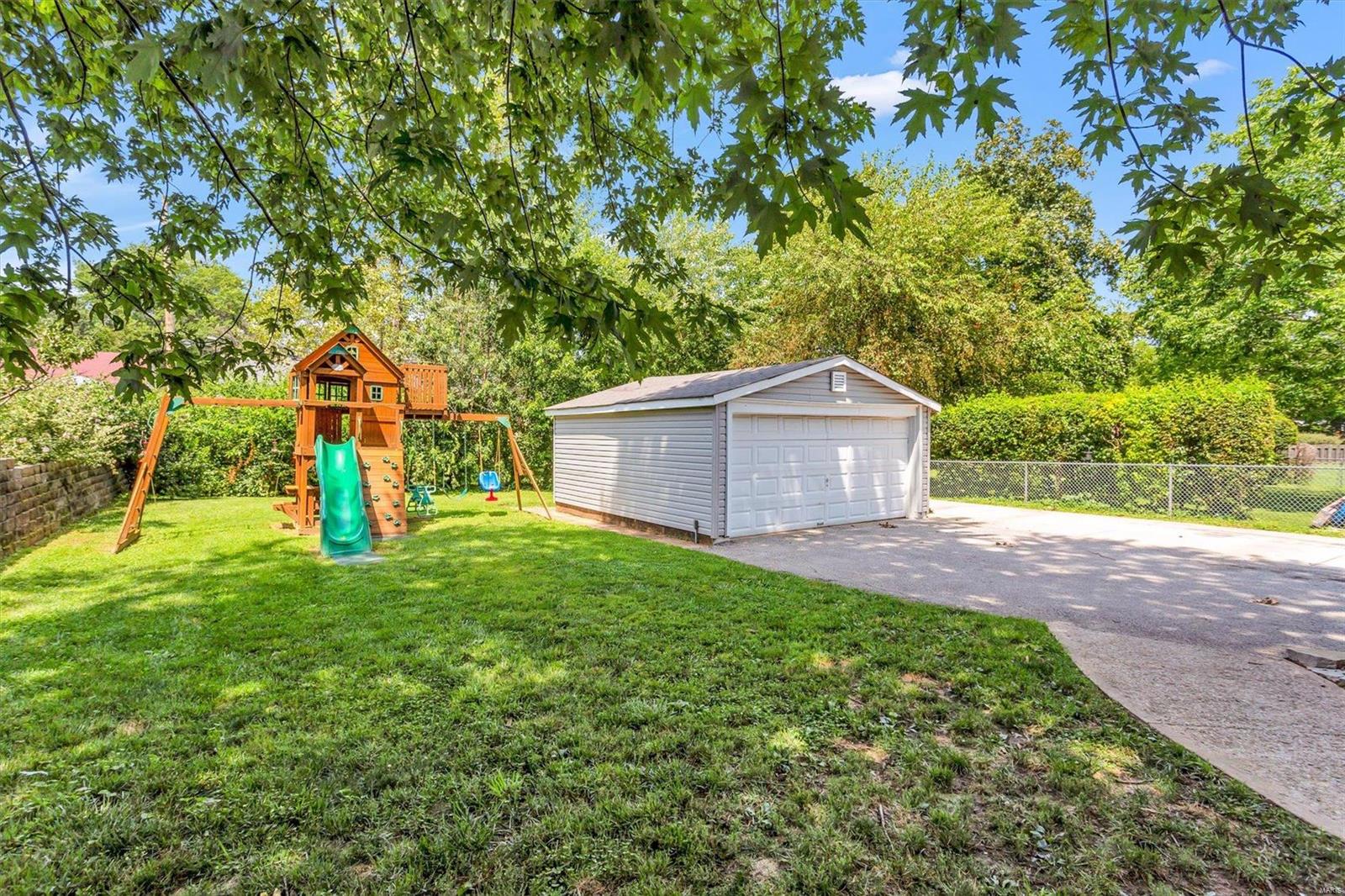3221 Ringer Road St. Louis, MO 63125 - Photo 23 of 24 Gallery Image 23