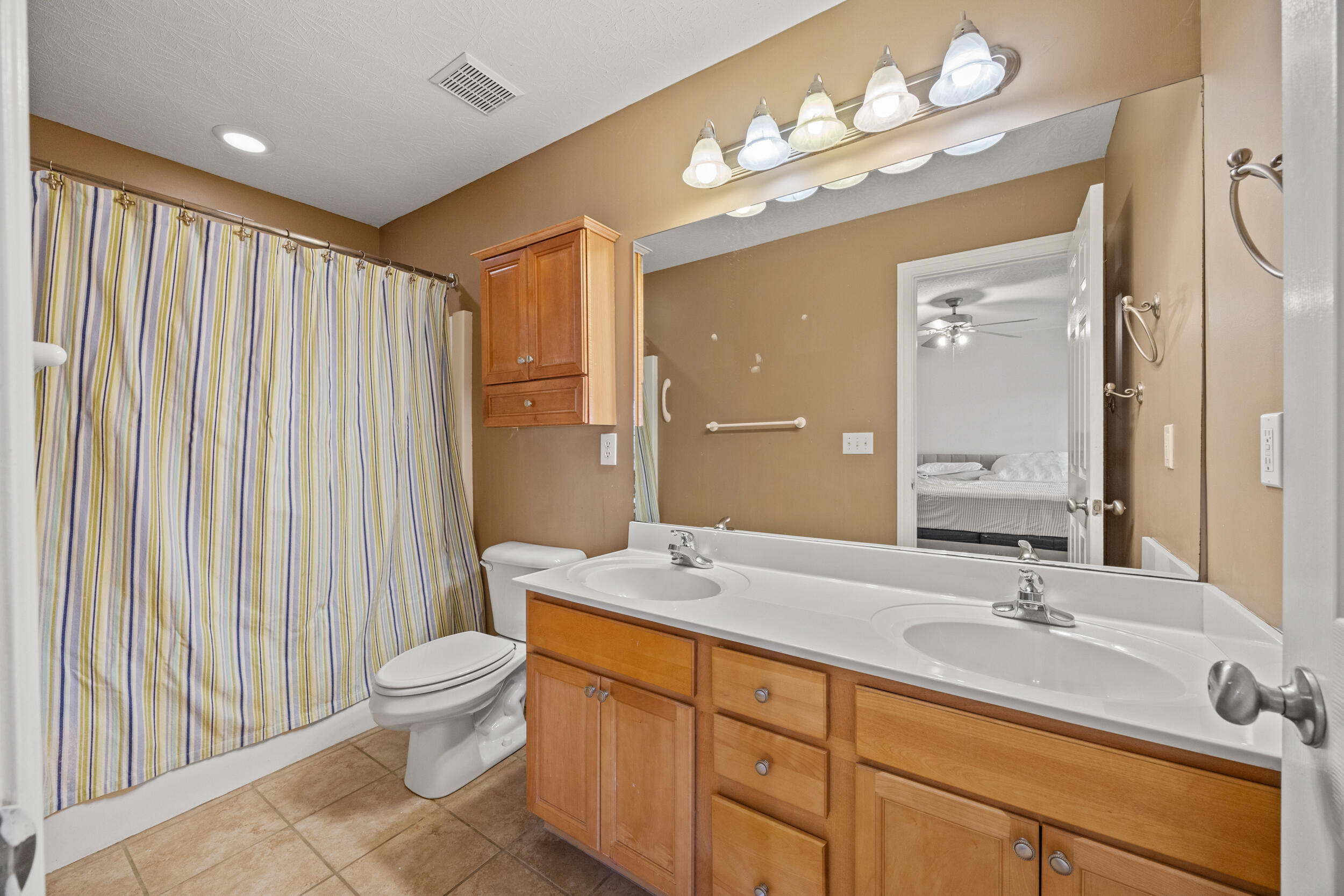 146 Starting Gate Point Georgetown, KY 40324 - Photo 20 of 25 Bathroom
